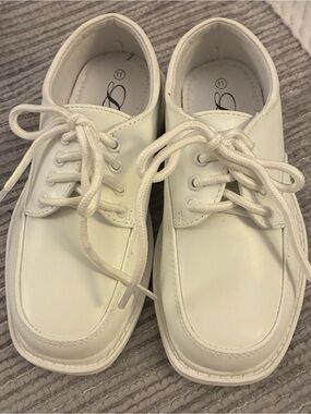 New without tags, Lito children’s wear white toddler boys dress shoes, size 11